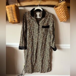 Amanda Stewart Vintage 100% Cotton Flannel Velvet Collar Cheetah Nightgown Gown
